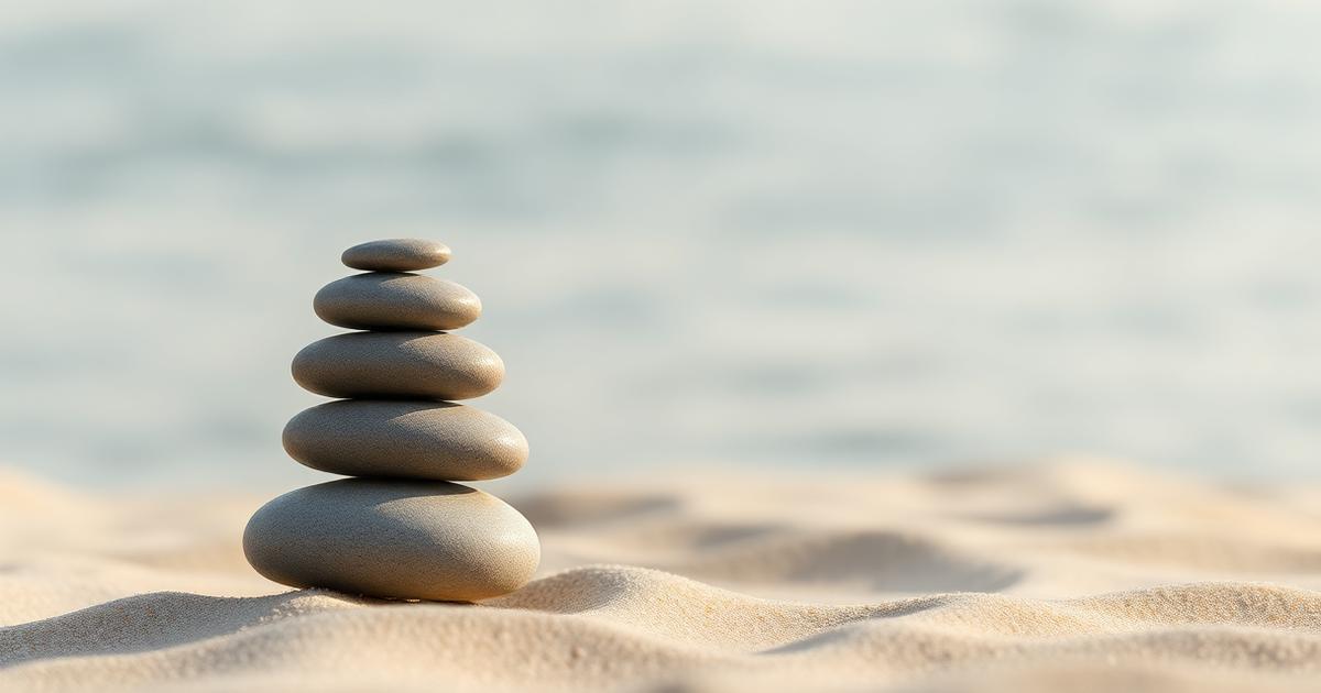 Balanserade stenar på sand - bild för artiklar om psykisk hälsa